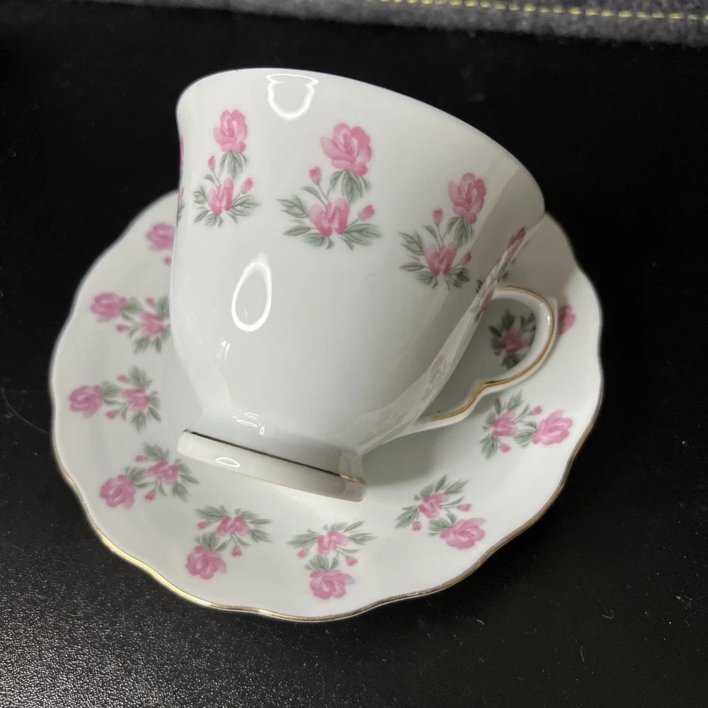 Vtg Floral Fine Porcelian China Coffee Teacup Cup and Saucer Pink Ivory Gold‎